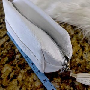 RODAN AND FIELDS COSMETIC BAG